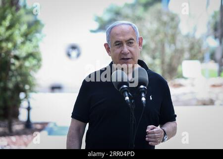 200728 -- SAFED ISRAEL, 28. Juli 2020 Xinhua -- der israelische Premierminister Benjamin Netanyahu spricht am 28. Juli 2020 im Hauptquartier der israelischen Streitkräfte im Norden Israels in Safed. Netanjahu besuchte die israelisch-libanesische Grenze am Dienstag, einen Tag nach einer militärischen Eskalation in der Region. David Cohen/JINI über Xinhua ISRAEL-SAFED-PM-VISIT-LEBANON-BORDER PUBLICATIONxNOTxINxCHN Stockfoto