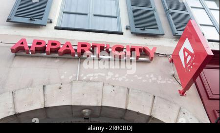 Bordeaux, Frankreich - 08 28 2023 : Appart'City Confort 3-Sterne-Logo Marke und Hinweisschild im Eingangsbereich der Stadt Appartcity Fassade Hotelschild Stockfoto