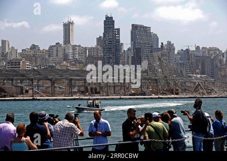 200808 -- BEIRUT, 8. August 2020 Xinhua -- beschädigte Gebäude wurden im Hafen von Beirut im Libanon, 8. August 2020 gesehen. Das libanesische Gesundheitsministerium gab am Samstag bekannt, dass 158 Menschen starben und 6.000 durch die großen Explosionen verletzt wurden, die am Dienstag den Hafen von Beirut getroffen haben. Xinhua/Bilal Jawich LEBANON-BEIRUT-EXPLOSION-DAMAGE PUBLICATIONxNOTxINxCHN Stockfoto