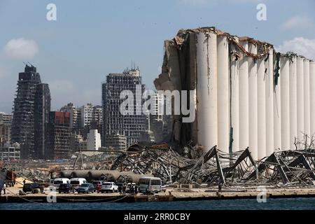 200808 -- BEIRUT, 8. August 2020 Xinhua -- beschädigte Gebäude wurden im Hafen von Beirut im Libanon, 8. August 2020 gesehen. Das libanesische Gesundheitsministerium gab am Samstag bekannt, dass 158 Menschen starben und 6.000 durch die großen Explosionen verletzt wurden, die am Dienstag den Hafen von Beirut getroffen haben. Xinhua/Bilal Jawich LEBANON-BEIRUT-EXPLOSION-DAMAGE PUBLICATIONxNOTxINxCHN Stockfoto