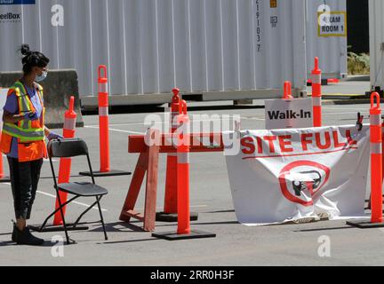 200814 -- VANCOUVER, 14. August 2020 -- vor einer COVID-19-Testeinrichtung in Vancouver, British Columbia, Kanada, wird am 14. August 2020 Ein Poster mit dem vollständigen Seiteninhalt angezeigt. Die COVID-19-Kurve von British Columbia steigt jetzt schneller als der erste Ausbruch im März, und neue provinzielle Modellierungen zeigen, dass B.C. bis September eine zweite Welle sehen könnte, die größer ist als die erste. Foto von /Xinhua CANADA-VANCOUVER-COVID-19-TEST LiangxSen PUBLICATIONxNOTxINxCHN Stockfoto