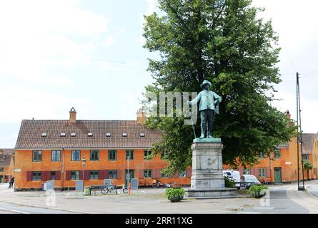 Statue von Rey Christian IV. Vor dem bunten Nyboder-Viertel in Kopenhagen, Dänemark Stockfoto