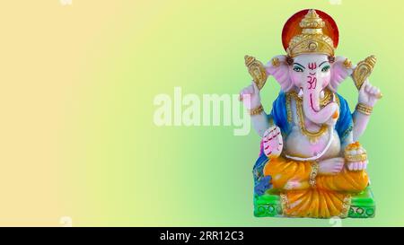 Antike Lord ganesha Skulptur auf Lite Hintergrund. Happy ganesh chaturthi, Ganpati Bappa Festival. Stockfoto