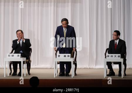 200908 -- TOKIO, 8. September 2020 -- Yoshihide Suga C, Fumio Kishida R und Shigeru Ishiba, Kandidaten für den nächsten Führer der Liberal Democratic Party LDP, nehmen am 8. September 2020 an einer Rede für die LDP-Führungswahl im Hauptquartier in Tokio, Japan, Teil. Die Kampagne startete offiziell am Dienstag für den Spitzenposten der LDP, wobei drei Kandidaten um die Position als Nachfolger von Premierminister Shinzo Abe wetteiferten. /Pool über Xinhua JAPAN-TOKIO-LDP-LEADER-CANDIDATES-CAMPAIGN KimxKyung-Hoon PUBLICATIONxNOTxINxCHN Stockfoto