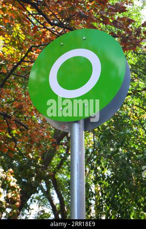 Schild mit Hinweis auf E-Scooter-Verleih, Budapest, Ungarn Stockfoto