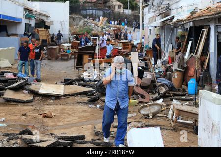 200909 -- ALGIER, 9. September 2020 -- Foto vom 8. September 2020 zeigt beschädigte Anlagen und Wohnhäuser in Algier, Algerien. Algier war am Montag Zeuge starker Regenfälle, die Schäden an öffentlichen Verkehrsmitteln und kommerziellen Einrichtungen verursachten. ALGERIEN-ALGIER-SCHWERER REGEN huangxling PUBLICATIONxNOTxINxCHN Stockfoto