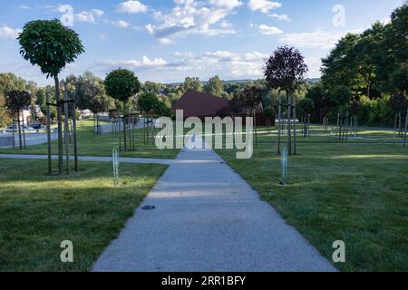 Markowa, Polen - September 2023, Ulma Family Museum of Poles Saving Jews in World war II, Path in the Obstgärten of Memory, Ulmowie z Markowej, Polska Stockfoto