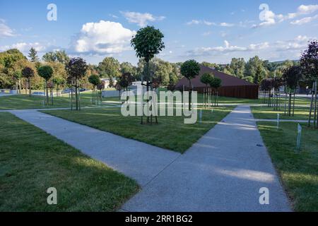 Markowa, Polen - September 2023, Ulma Family Museum of Poles Saving Jews in World war II, Path in the Obstgärten of Memory, Ulmowie z Markowej, Polska Stockfoto