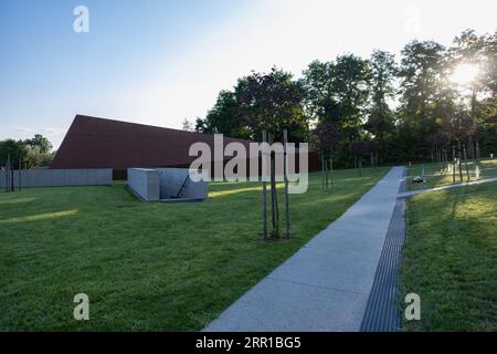 Markowa, Polen - September 2023, Ulma Family Museum of Poles Saving Jews in World war II, Path in the Obstgärten of Memory, Ulmowie z Markowej, Polska Stockfoto