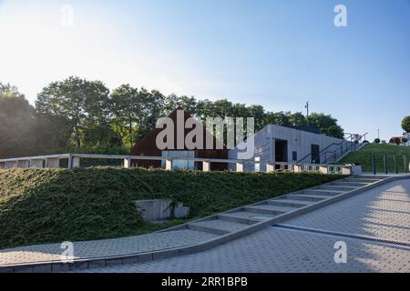 Markowa, Polen - September 2023, Ulma Family Museum of Poles Saving Jews in World war II, Blick von der Straße vor dem Eingang, Ulmowie z Mark Stockfoto