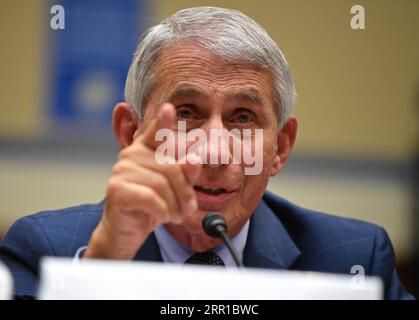 200912 -- WASHINGTON, 12. September 2020 -- Anthony Fauci, Direktor des U.S. National Institute of Allergy and Infectious Diseases, bezeugt bei einer Anhörung des Unterausschusses des Repräsentantenhauses in Washington, D.C., USA, 31. Juli 2020. ZU XINHUA-SCHLAGZEILEN VOM SEPTEMBER. 12, 2020. /Pool über Xinhua U.S.-COVID-19-TRUMP S PANDEMIC RESPONSE KevinxDietsch PUBLICATIONxNOTxINxCHN Stockfoto