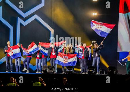 Danzig, Polen. September 2023. Teilnehmer aus Kroatien treten bei der offiziellen Eröffnungszeremonie von EuroSkills Danzig 2023 in der Polsat Plus Arena Danzig auf die Bühne. EuroSkills GDA?SK 2023 ist die achte Ausgabe des alle zwei Jahre stattfindenden EuroSkills Competition - der größten Veranstaltung für berufliche Bildung und Kompetenzexzellenz in Europa. Quelle: SOPA Images Limited/Alamy Live News Stockfoto