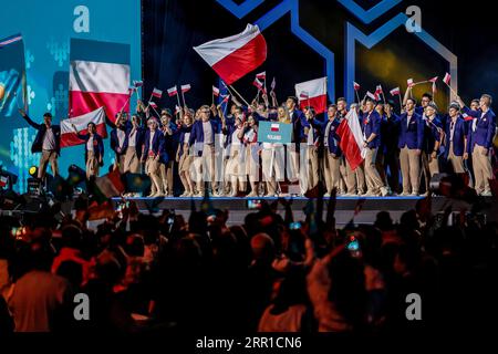 Danzig, Polen. September 2023. Teilnehmer aus Polen treten bei der offiziellen Eröffnungszeremonie von EuroSkills Danzig 2023 in der Polsat Plus Arena Danzig auf die Bühne. EuroSkills GDA?SK 2023 ist die achte Ausgabe des alle zwei Jahre stattfindenden EuroSkills Competition - der größten Veranstaltung für berufliche Bildung und Kompetenzexzellenz in Europa. Quelle: SOPA Images Limited/Alamy Live News Stockfoto