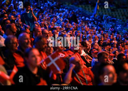 Danzig, Polen. September 2023. Die Zuschauer jubeln, wenn die Teilnehmer der EuroSkills Danzig 2023 bei der offiziellen Eröffnungszeremonie in der Polsat Plus Arena Danzig auf die Bühne treten. EuroSkills GDA?SK 2023 ist die achte Ausgabe des alle zwei Jahre stattfindenden EuroSkills Competition - der größten Veranstaltung für berufliche Bildung und Kompetenzexzellenz in Europa. Quelle: SOPA Images Limited/Alamy Live News Stockfoto