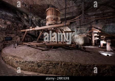 WIELICZKA, POLEN - 24. MAI 2023: Unterirdisches Salzbergwerk Wieliczka (13. Jahrhundert), eines der weltweit ältesten Salzbergwerke, in der Nähe von Krakau, Polen. Stockfoto