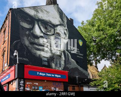 Marcelo Bielsa, Englandmural des Straßenkünstlers Irek Jasutowicz im Hyde Park Corner in Leeds Stockfoto