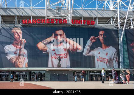 Außenansicht des East Stand im Old Trafford Stadion von Manchester United in Manchester, Großbritannien Stockfoto