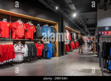 Manchester United’s Megastore im Old Trafford Stadium in Manchester, Großbritannien Stockfoto