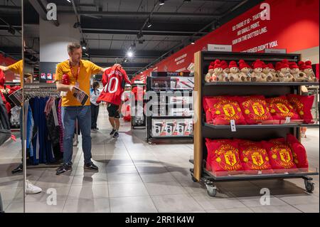 Manchester United’s Megastore im Old Trafford Stadium in Manchester, Großbritannien Stockfoto