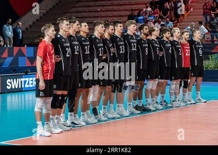 Ancona, Italien. September 2023. Das Team der Schweiz wurde 2023 in der CEV EuroVolley Men Group Ein Spiel zwischen Italien und der Schweiz in Pala Rossini gesehen. Die italienische Nationalmannschaft gewinnt gegen die Schweiz mit einem 3:0-Ergebnis. Quelle: SOPA Images Limited/Alamy Live News Stockfoto