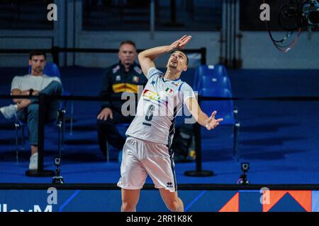 Ancona, Italien. September 2023. Simone Giannelli (ITA) in Aktion während 2023 CEV EuroVolley Men Group Ein Spiel zwischen Italien und der Schweiz in Pala Rossini. Die italienische Nationalmannschaft gewinnt gegen die Schweiz mit einem 3:0-Ergebnis. Quelle: SOPA Images Limited/Alamy Live News Stockfoto