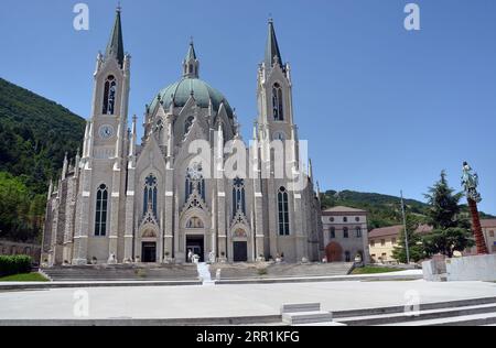 Castelpetroso, Molise, Italien 07/16/2023 die heilige Basilika Maria Santissima Addolorata. Stockfoto