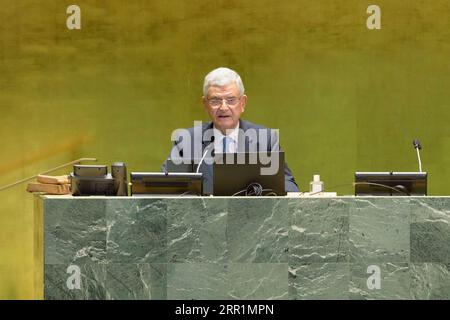 200921 -- VEREINTE NATIONEN, 21. September 2020 -- Volkan Bozkir, Präsident der 75. Tagung der Generalversammlung der Vereinten Nationen UNGA, spricht am 21. September 2020 im UN-Hauptquartier in New York an einem Treffen auf hoher Ebene zum 75. Jahrestag der UNO. UNGA-Präsident Volkan Bozkir betonte am Montag die Bedeutung des Multilateralismus und forderte kollektive Anstrengungen für eine bessere Zukunft. Manuel Elias/UN Photo/Handout via Xinhua UNITED NATIONS-UNGA PRESIDENT-75 years-HIGH-LEVEL MEETING WangxYingtonglian/UNPhoto/ManuelElas PUBLICATIONxNOTxINxCHN Stockfoto