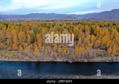 200922 -- PEKING, 22. September 2020 -- Luftaufnahme vom 20. September 2020 zeigt die Landschaft im Qinghe County von Altay, nordwestchinesische Autonome Region Xinjiang Uygur. XINHUA-FOTOS DES TAGES Sadat PUBLICATIONxNOTxINxCHN Stockfoto
