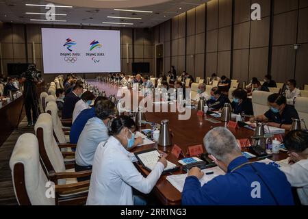 200922 -- PEKING, 22. September 2020 -- das Foto vom 22. September 2022 zeigt ein Treffen, das vom Pekinger Organisationskomitee für die Olympischen Winterspiele 2022, Präsident Cai Qi, in Peking, der Hauptstadt Chinas, veranstaltet wurde. Nach der Feier des 500-tägigen Countdowns entschieden sich die Organisatoren von Peking 2022, Testveranstaltungen durch geschlossenes Management für die öffentliche Gesundheit zu veranstalten. SPCHINA-PEKING-2022 VORBEREITUNG DER OLYMPISCHEN WINTERSPIELE CN PENGXZIYANG PUBLICATIONXNOTXINXCHN Stockfoto
