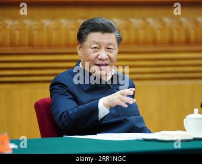 200922 -- PEKING, 22. September 2020 -- der chinesische Präsident Xi Jinping, ebenfalls Generalsekretär des Zentralkomitees der Kommunistischen Partei Chinas und Vorsitzender der Zentralen Militärkommission, leitet am 22. September 2020 ein Symposium, an dem Experten oder Vertreter aus dem chinesischen Bildungs-, Kultur-, Gesundheits- und Sportsektor in Peking, der Hauptstadt Chinas, teilnehmen. XI äußerte sich auf dem Symposium, um Stellungnahmen zur wirtschaftlichen und sozialen Entwicklung im 14. Fünfjahresplanungszeitraum 2021-2025 einzuholen. CHINA-PEKING-XI JINPING-SYMPOSIUM CN JUXPENG PUBLICATIONXNOTXINXCHN Stockfoto