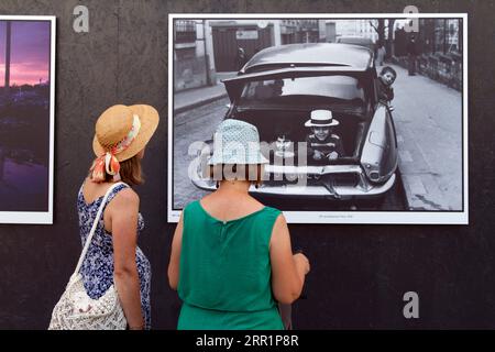 La Gacilly, vor der Fotoausstellung ,2023 Stockfoto