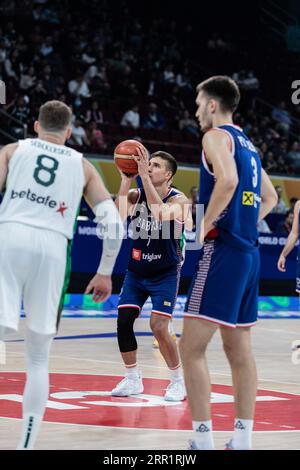 Manila, Philippinen. September 2023. Bogdan Bogdanovic aus Serbien wurde während des Viertelfinals der FIBA Basketball World Cup 2023 zwischen Serbien und Litauen in der Mall of Asia Arena-Manila in Aktion gesehen. Endstand: Serbien 87:68 Litauen. Quelle: SOPA Images Limited/Alamy Live News Stockfoto