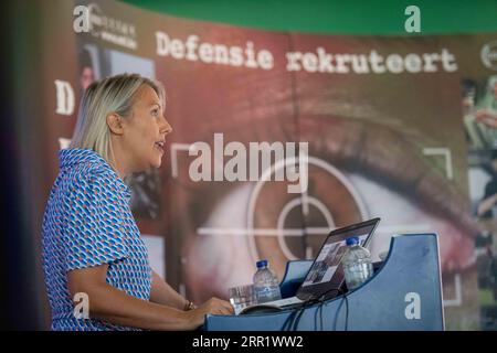 Heverlee, Belgien. September 2023. Verteidigungsminister Ludivine Dedonder ist auf einer Pressekonferenz der belgischen Verteidigung zu sehen, um die Rekrutierungspläne für 2024, Mittwoch, den 06. September 2023, in Heverlee vorzustellen. Die Verteidigung hat 2024 mehr als 4000 freie Stellen für die gesamte Verteidigungsorganisation, 2500 Stellen für aktive Soldaten, 460 freie Stellen für zivile Mitarbeiter und 1050 freie Stellen für Reservisten. BELGA PHOTO JONAS ROOSENS Credit: Belga News Agency/Alamy Live News Stockfoto