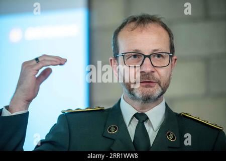 Heverlee, Belgien. September 2023. Generalleutnant (***) Thierry Esser ist auf einer Pressekonferenz der belgischen Verteidigung zu sehen, auf der die Einstellungspläne für 2024 am Mittwoch, den 6. September 2023, in Heverlee vorgestellt werden. Die Verteidigung hat 2024 mehr als 4000 freie Stellen für die gesamte Verteidigungsorganisation, 2500 Stellen für aktive Soldaten, 460 freie Stellen für zivile Mitarbeiter und 1050 freie Stellen für Reservisten. BELGA PHOTO JONAS ROOSENS Credit: Belga News Agency/Alamy Live News Stockfoto