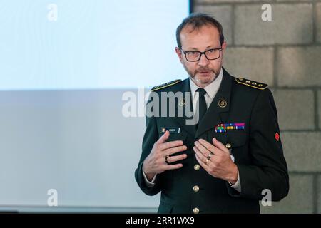 Heverlee, Belgien. September 2023. Generalleutnant (***) Thierry Esser ist auf einer Pressekonferenz der belgischen Verteidigung zu sehen, auf der die Einstellungspläne für 2024 am Mittwoch, den 6. September 2023, in Heverlee vorgestellt werden. Die Verteidigung hat 2024 mehr als 4000 freie Stellen für die gesamte Verteidigungsorganisation, 2500 Stellen für aktive Soldaten, 460 freie Stellen für zivile Mitarbeiter und 1050 freie Stellen für Reservisten. BELGA PHOTO JONAS ROOSENS Credit: Belga News Agency/Alamy Live News Stockfoto