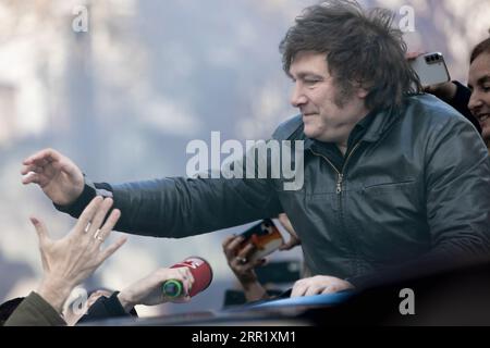 Buenos Aires, Argentinien. September 2023. Der Präsidentschaftskandidat für La Libertad Avanza, Javier Milei, nimmt seinen Wahlkampf im Vorstadtbereich von Buenos Aires im Hinblick auf die allgemeinen Wahlen am 22. Oktober wieder auf. In Ramos Mejía, Provinz Buenos Aires, Argentinien am 5. September 2023. Auf dem Foto: Javier Milei im märz. (Foto: Esteban Osorio/SIPA USA) Credit: SIPA USA/Alamy Live News Stockfoto