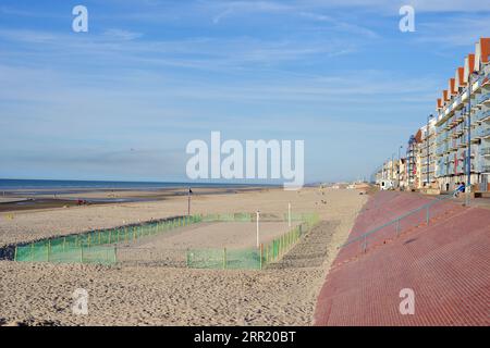 Bray Dunes, Frankreich, Strand- und Strandhäuser an der Meeresküste Stockfoto