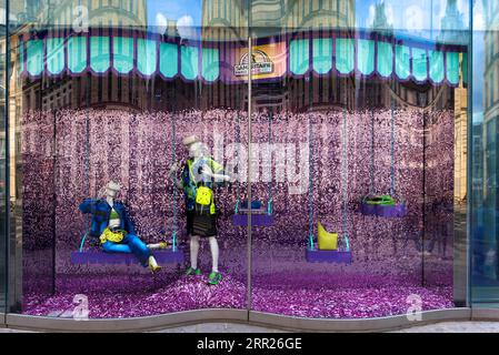 Schaufenster der exklusiven Kaufhäuser La Samaritaine, Paris, Frankreich Stockfoto