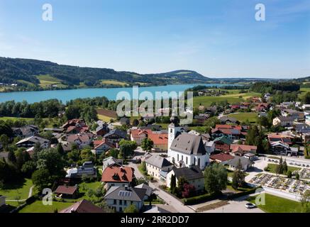 Drohnenschuss, Zell am Moos am Irrsee, Salzkammergut, Oberösterreich, Österreich Stockfoto