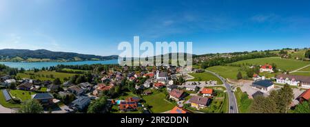 Drohnenaufnahme, Panoramaaufnahme, Zell am Moos am Irrsee, Salzkammergut, Oberösterreich, Österreich Stockfoto