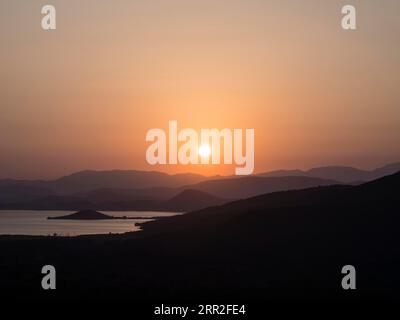 See Abaya, Sonnenuntergang über den Bergen, in der Nähe von Arba Minch, Äthiopien Stockfoto