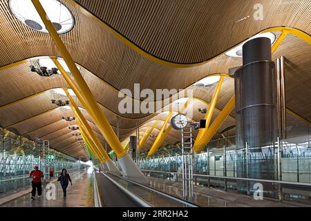 Flughafenhalle, Flughafen Madrid-Barajas, Aeropuerto de Madrid Barajas, Terminal T4, Madrid, Spanien Stockfoto