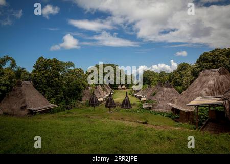Traditionelles Hüttendorf, Belaraghi, Flores, Nusa Tenggara Timur, Indonesien Stockfoto