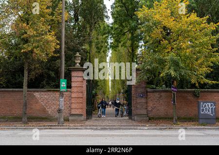 Kopenhagen, Dänemark, 18. Oktober 2022: Eingangstor zum Assistens-Friedhof im Bezirk Norrebro Stockfoto