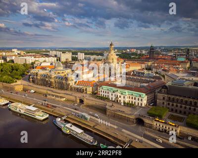 Altstadt von Dresden mit den berühmten Türmen Stockfoto