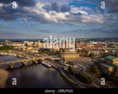 Altstadt von Dresden mit den berühmten Türmen Stockfoto