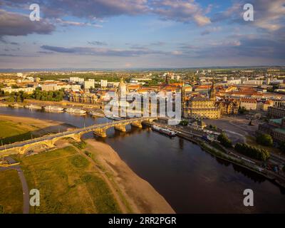 Altstadt von Dresden mit den berühmten Türmen Stockfoto