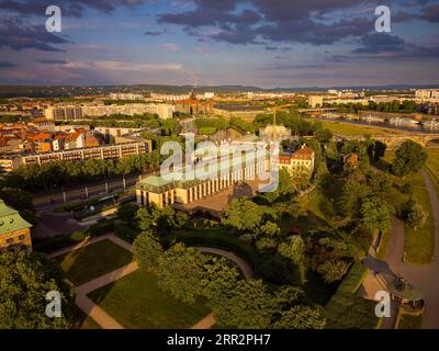 Altstadt von Dresden mit den berühmten Türmen Stockfoto