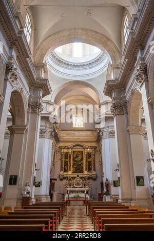 Das Innere der Kathedrale von Dubrovnik (Katedrala Velike Gospe) in der alten ummauerten Stadt Dubrovnik an der dalmatinischen Küste Kroatiens Stockfoto