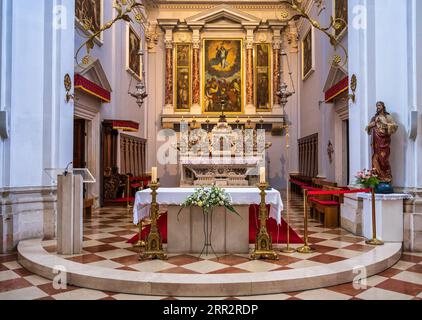 Das Innere der Kathedrale von Dubrovnik (Katedrala Velike Gospe) in der alten ummauerten Stadt Dubrovnik an der dalmatinischen Küste Kroatiens Stockfoto